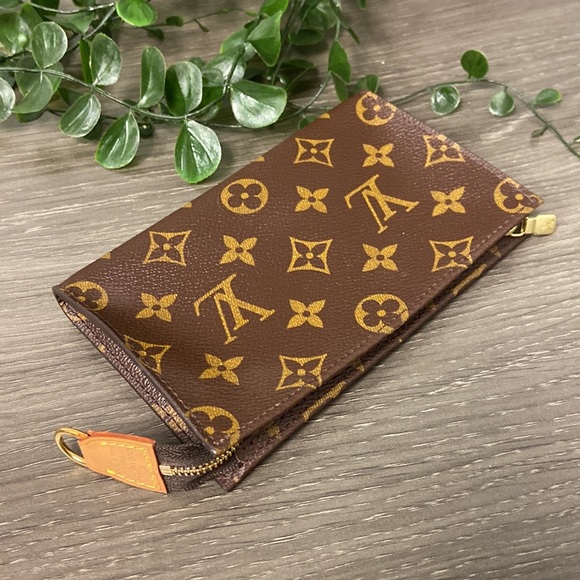 Authenic Louis Vuitton Monogram Pochette - Picture 2 of 16